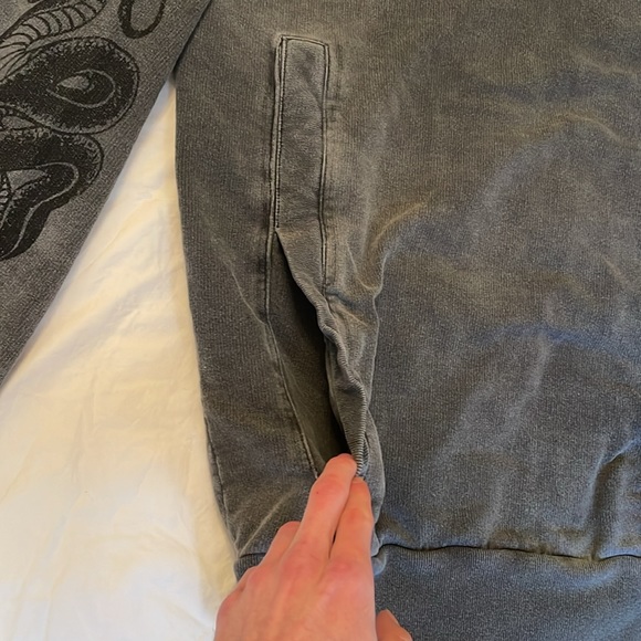 John John Distressed Crewneck - Picture 2 of 5